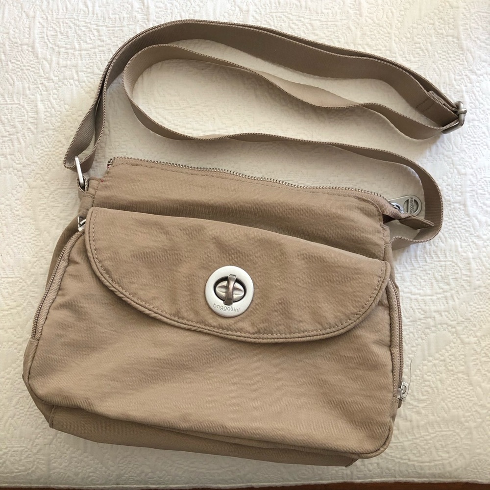 Baggallini Calais crossbody bag